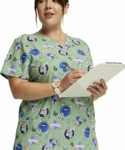 Dickies Women's Happy To Be Here Print Scrub Top 11 Dickies Women's Happy To Be Here Print Scrub Top -Cherokee Shop 5 di dk717 print 650 1